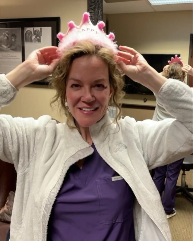 Happy birthday, Dr. Holly! 🥰🎉🎂🍾 Show her some love in the comments!✨