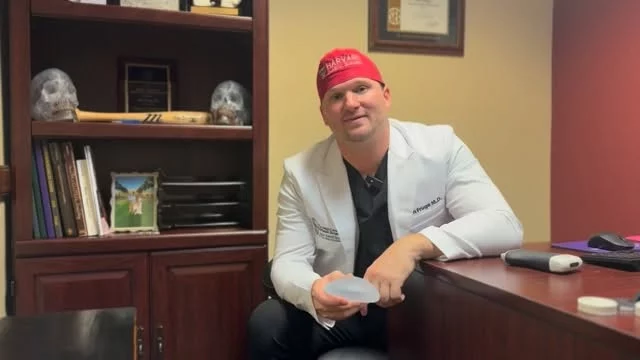 Dr. Seth Fruge explains who may qualify for free breast implants and money towards your surgery, as well as why free routine ultrasounds with us is so important. If you have any questions Dr. Fruge can answer, drop them in the comments! If you want to schedule a breast implant ultrasound screening, TEXT “implant ultrasound” to 318.523.2722. #plasticsurgery #breastimplants #breastimplantexchange #rupturedbreastimplants #breastimplantultrasound #breastultrasound #breastimplantwarranty